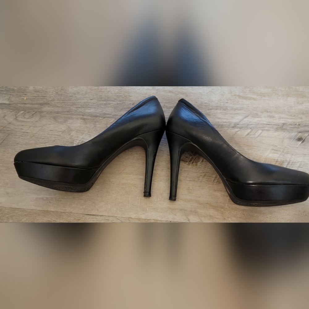 Gianni Bini Black 4" platform heels,  size 7. In GUC!